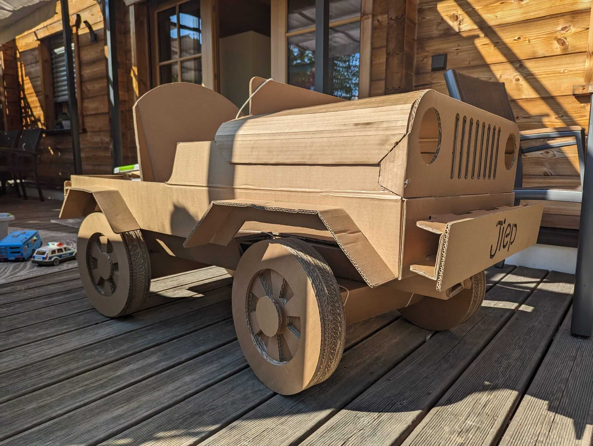 Kartonnen kinderauto Jiep