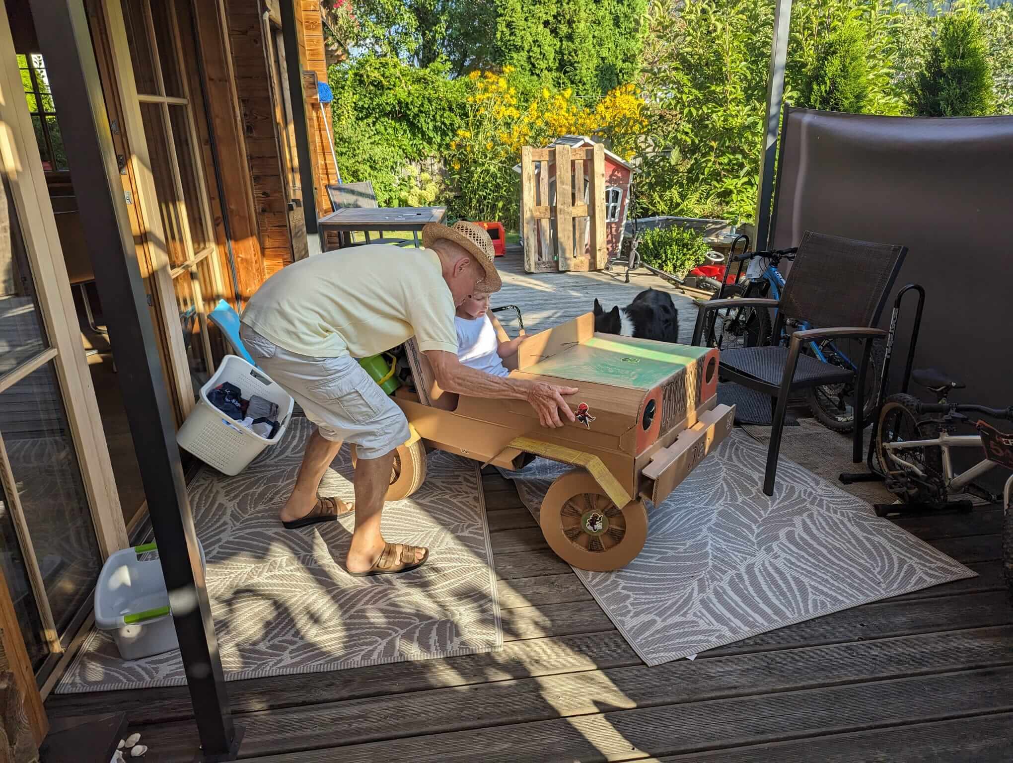 Kartonnen auto Jiep