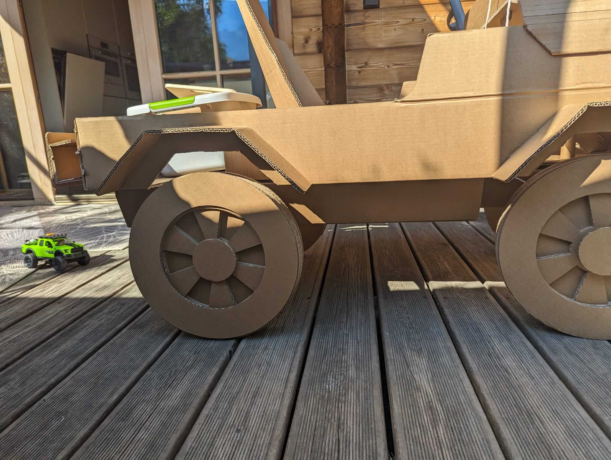Kartonnen auto Jiep