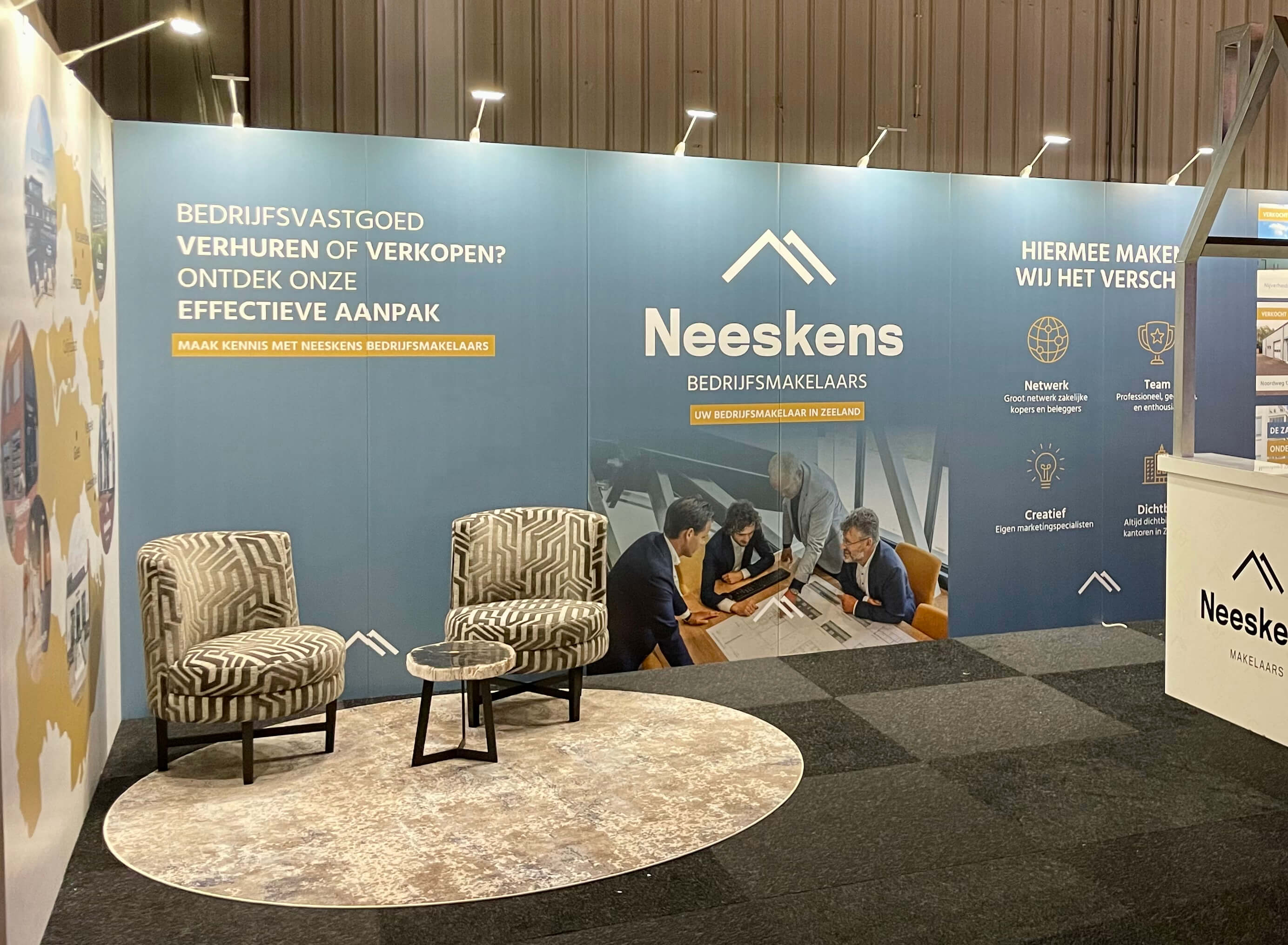 Beurswand hoek opstelling