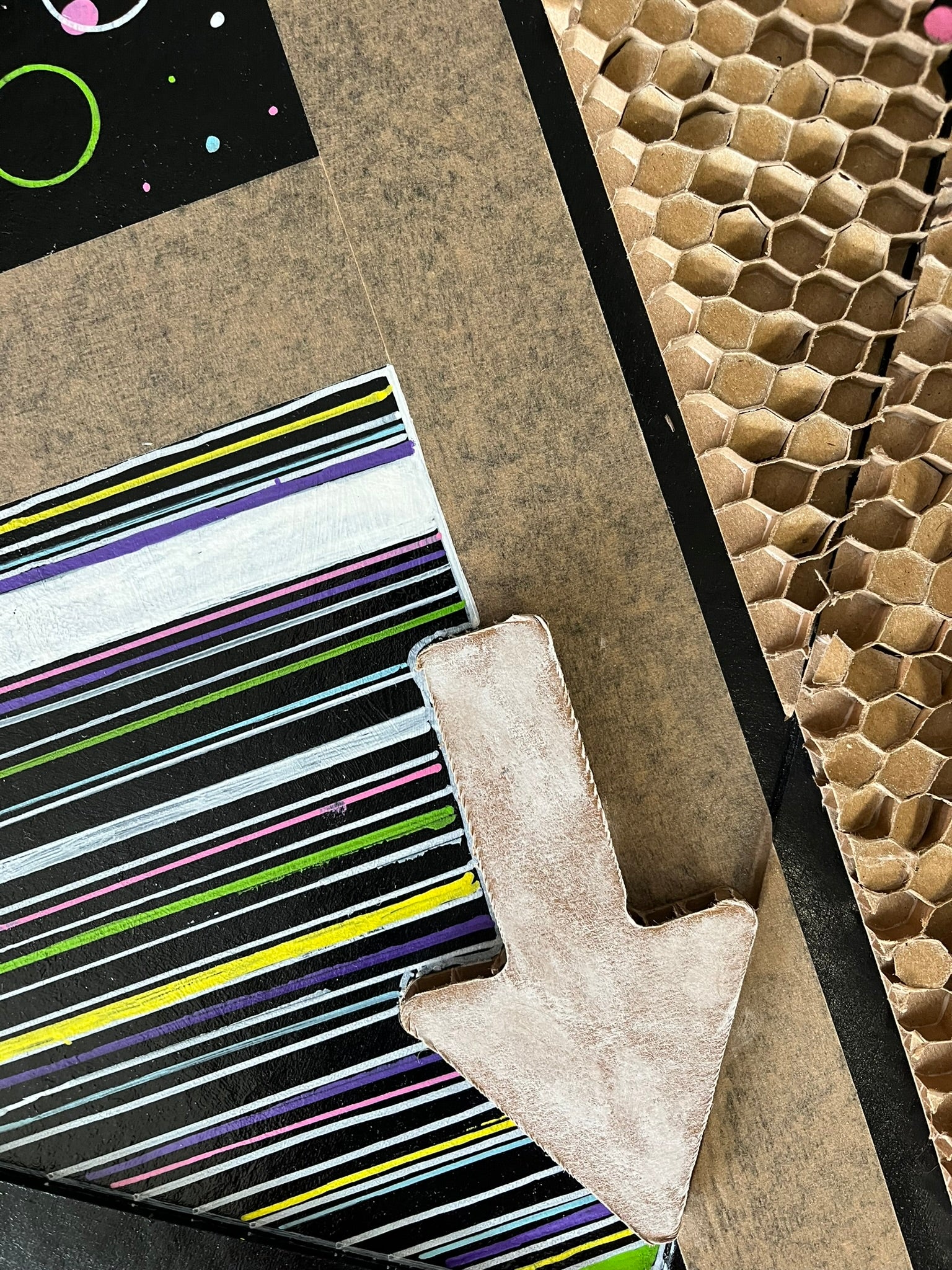 Circulair Canvas nr. 1 - Uniek Eco-kunstwerk van gerecycled karton