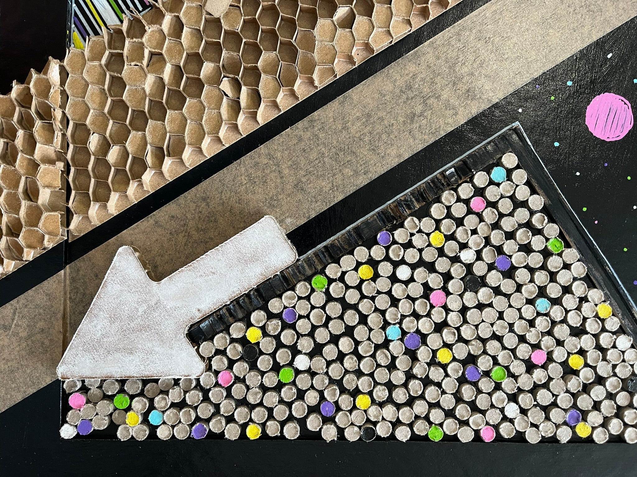 Circulair Canvas nr. 1 - Uniek Eco-kunstwerk van gerecycled karton