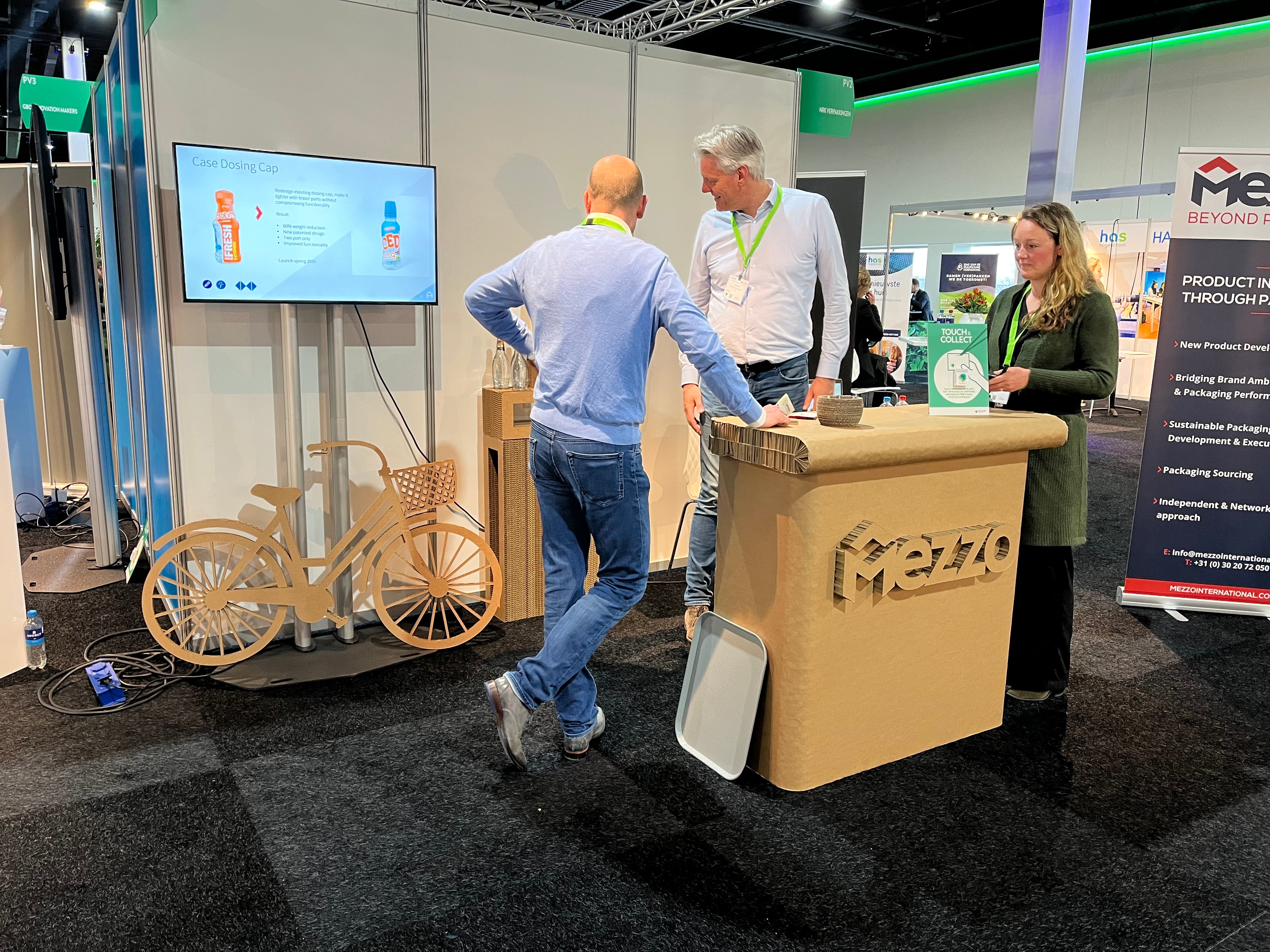 Kartonnen beurs Balie