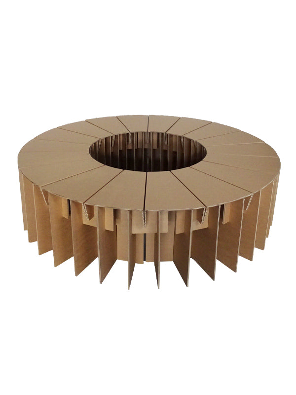 Set van kartonnen ronde bank en kartonnen boom